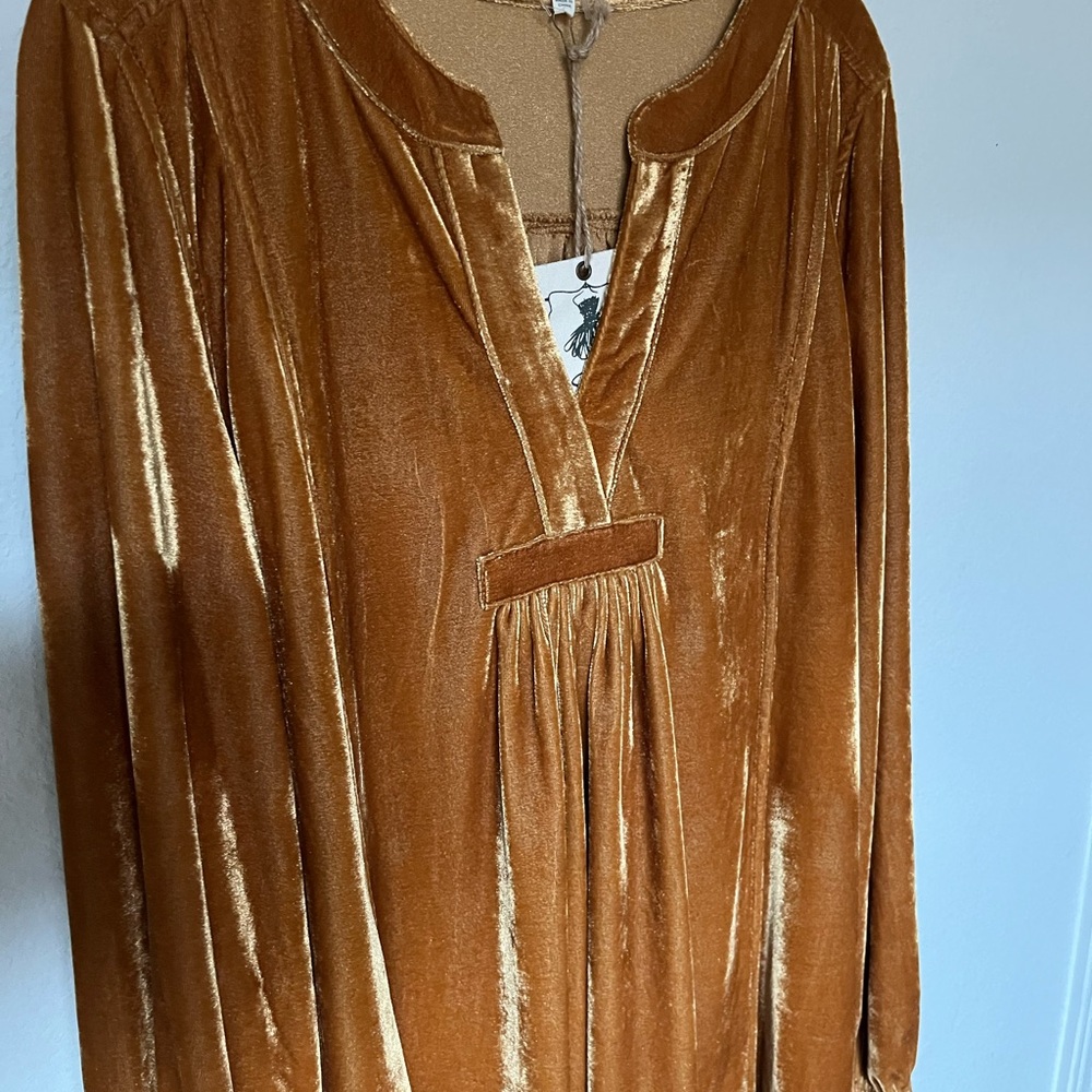 Women’s NWT Easel Velvet Gold Dress SZ M - Picture 3 of 6